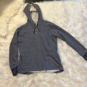 Barely worn Columbia sweatshirt.